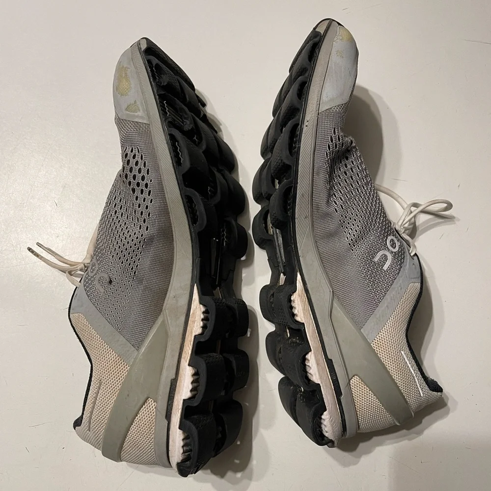 On Cloud Cloudsurfer Men’s Size 11.5 Light Gray Running Shoes Small Flaws - Picture 7 of 9